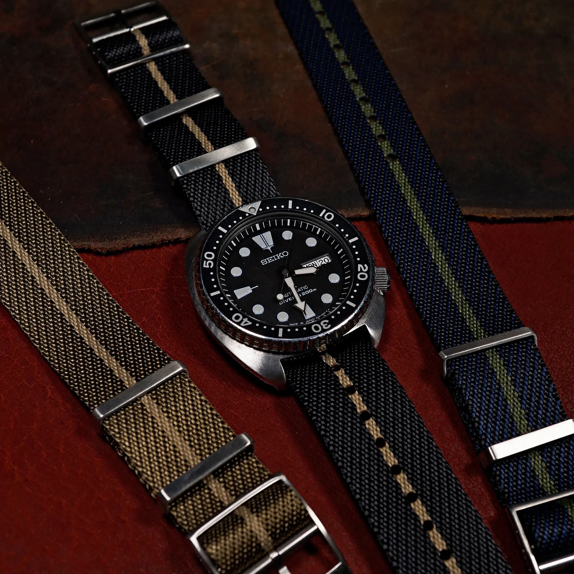 Lux Single Pass Strap in Black Sand