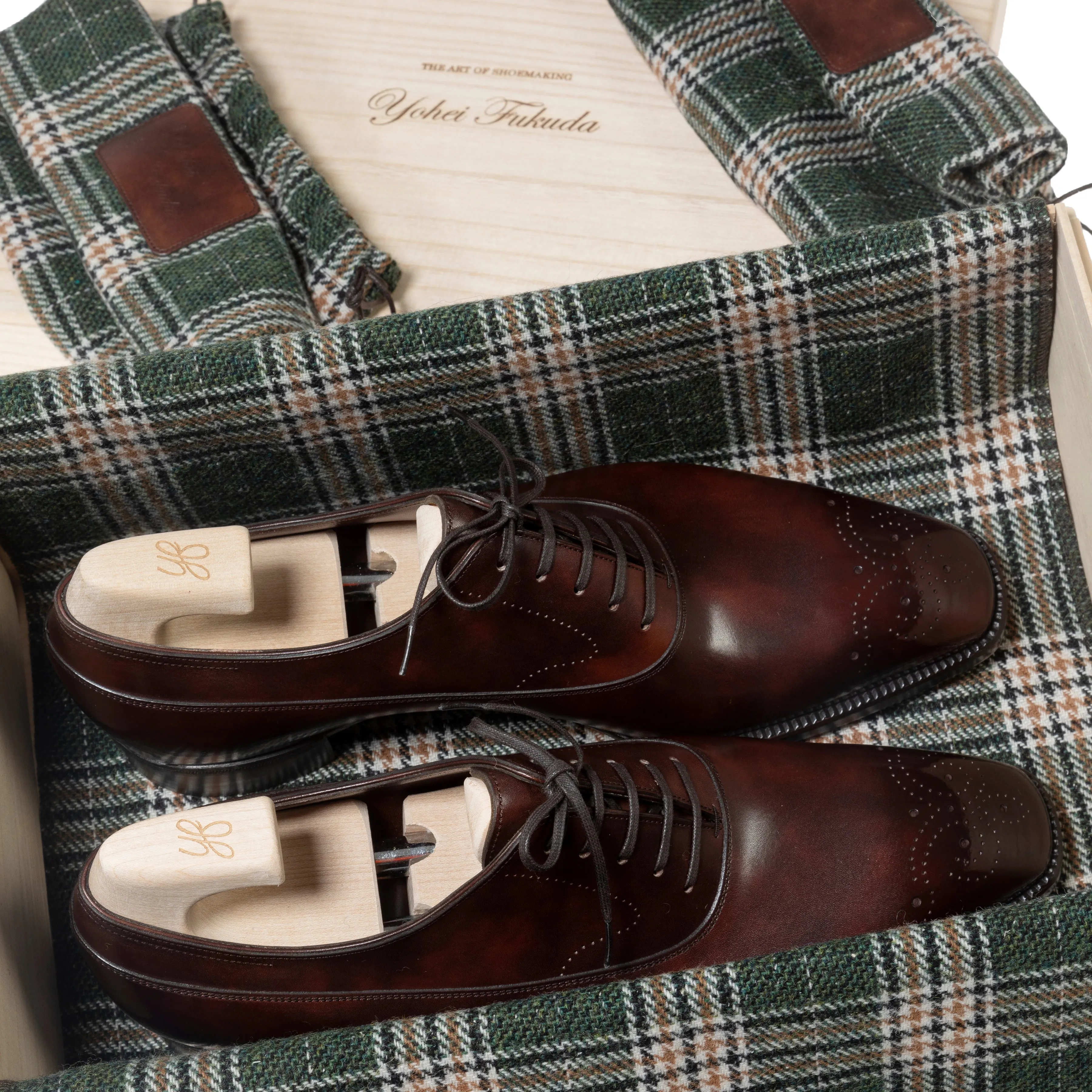 Nile Medallion Oxford